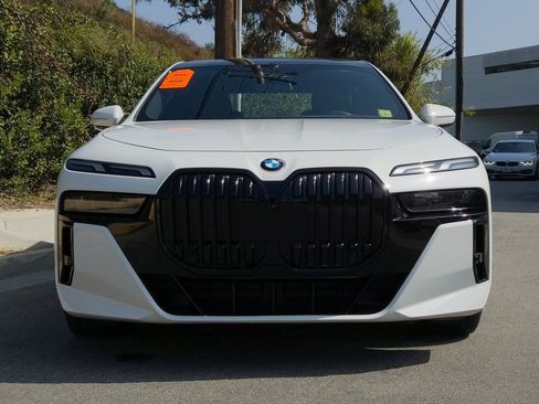 Used 2023 BMW 740i image 26