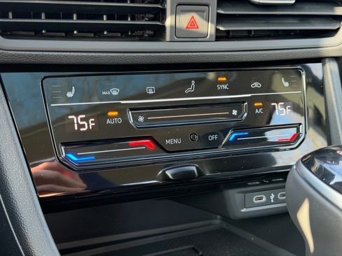 New 2025 Volkswagen Jetta SE image 30