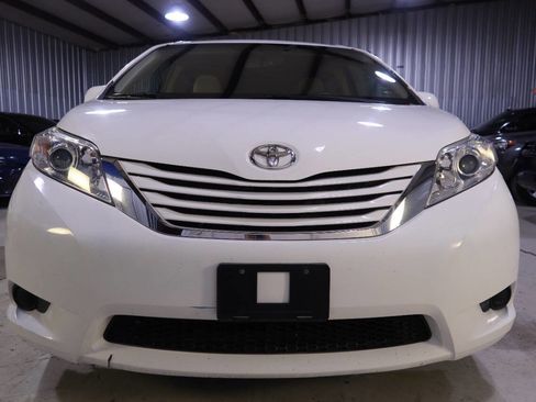 Used 2015 Toyota Sienna LE image 8