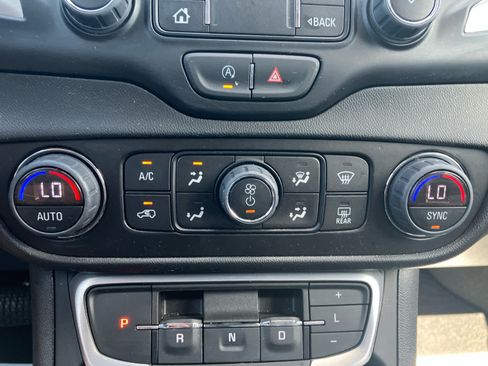 Used 2024 GMC Terrain SLT w/ Tech Package FWD image 31
