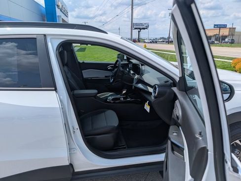 Used 2026 Chevrolet Trax LT w/ Driver Confidence Package FWD image 4