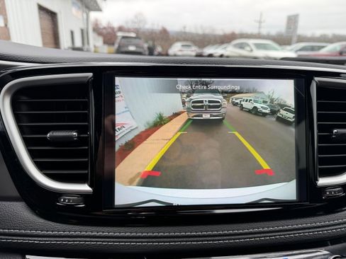 New 2026 Chrysler Pacifica Select image 21