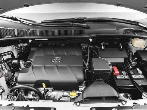 Used 2016 Toyota Sienna XLE image 8