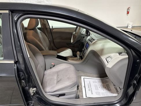 Used 2010 Chevrolet Malibu LS image 21
