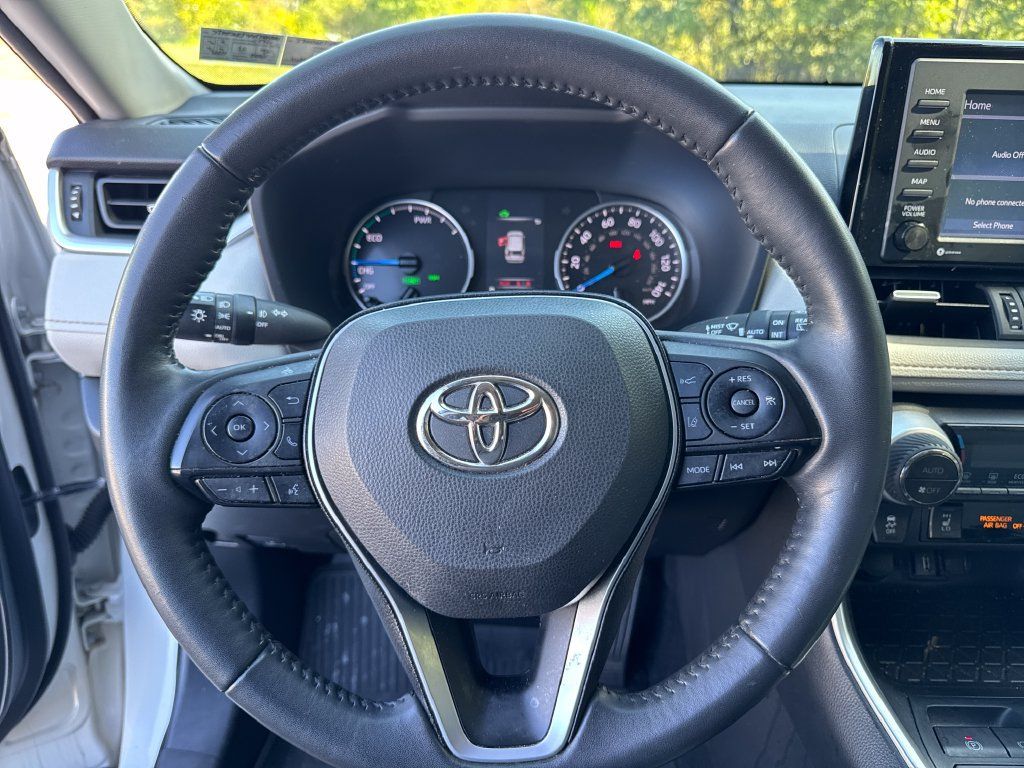 Used 2022 Toyota RAV4 XLE Premium AWD/4WD image 25