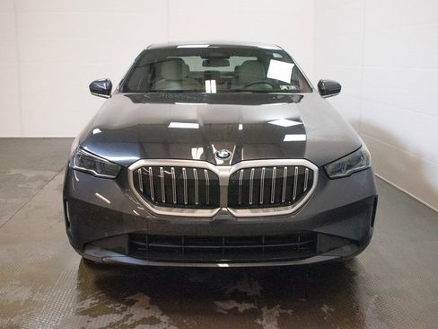 Certified 2025 BMW 530i xDrive 530i xDrive w/ Premium Package image 2