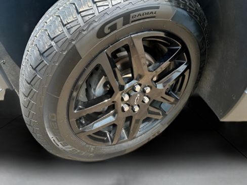 Used 2019 Chevrolet Traverse LT w/ LPO, 'HIT The Road' Package AWD/4WD image 29