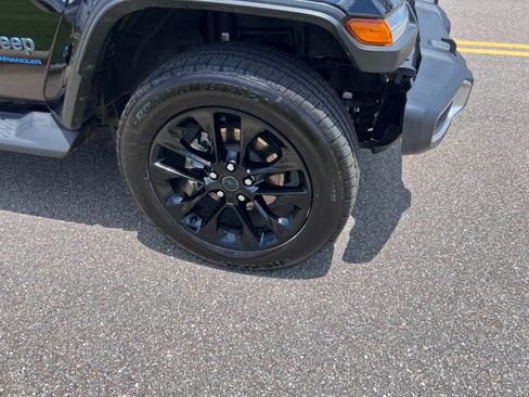 Certified 2025 Jeep Wrangler Unlimited Sahara AWD/4WD image 10