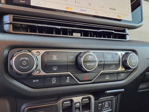 New 2026 Jeep Gladiator Sport image 7