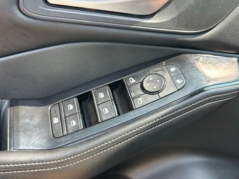 Used 2025 Nissan Rogue SV FWD image 12