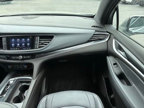 Used 2023 Buick Enclave Essence AWD/4WD image 26