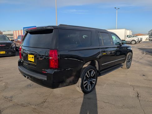 Used 2019 Chevrolet Suburban Premier image 8