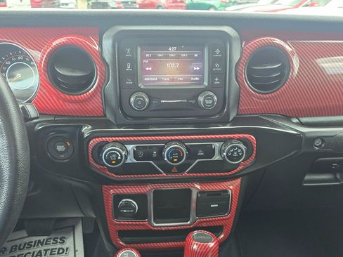 Used 2021 Jeep Gladiator Sport AWD/4WD image 9