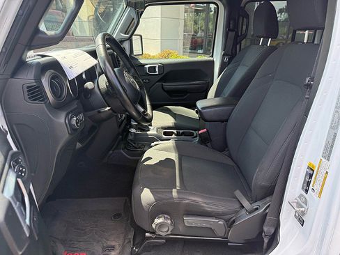 Used 2021 Jeep Gladiator Sport AWD/4WD image 10