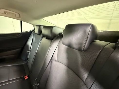 Used 2022 Lexus ES 300h w/ Premium Package image 33