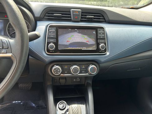 Used 2025 Nissan Versa SV FWD image 17