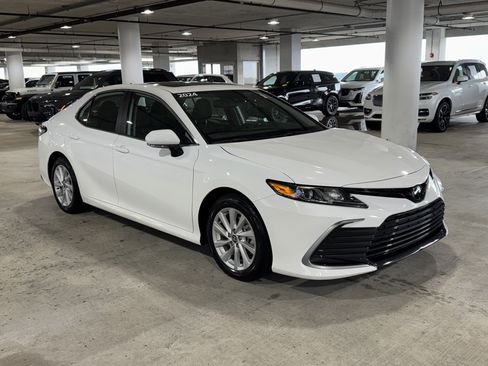 Used 2024 Toyota Camry LE w/ Convenience Package FWD image 2