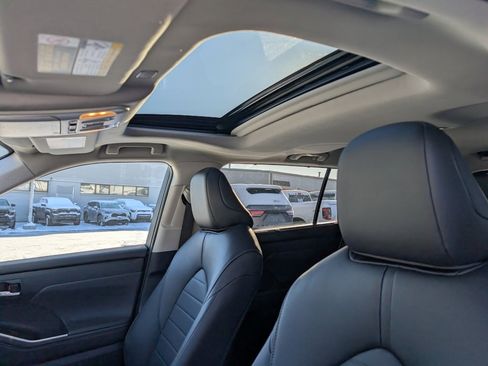 Certified 2024 Toyota Highlander XLE image 23
