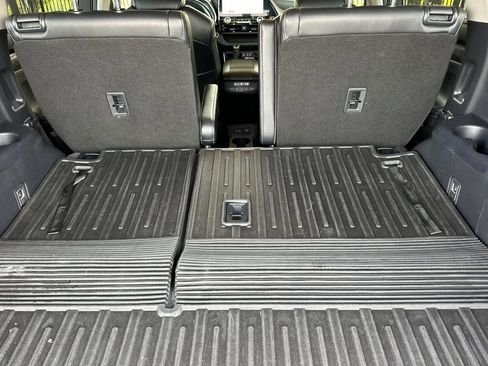 Used 2023 Toyota Highlander Limited image 19