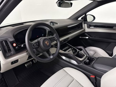 New 2026 Porsche Cayenne S image 4