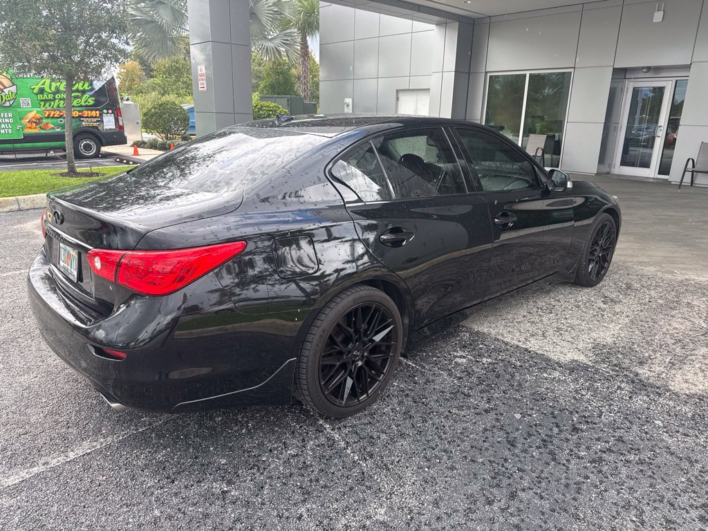 Used 2017 INFINITI Q50 Signature Edition w/ All Weather Package (L93) RWD image 3