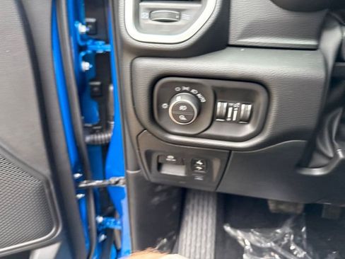 New 2026 RAM 1500 4x4 Crew Cab image 17