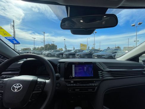 Used 2025 Toyota Camry LE image 27