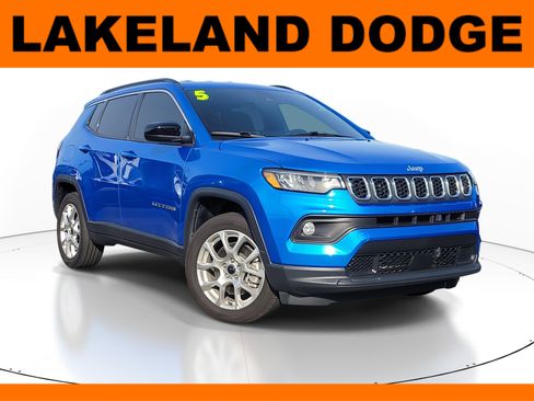Used 2025 Jeep Compass Latitude image 1