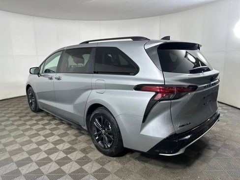 Used 2025 Toyota Sienna XSE w/ XSE Plus Package image 5