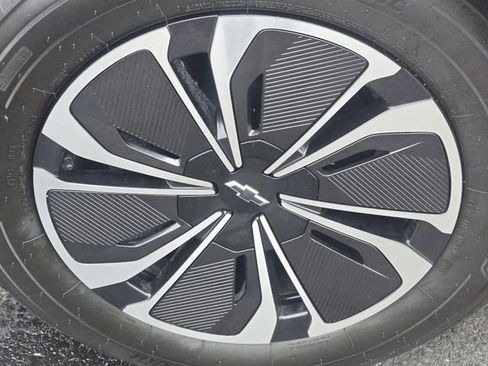 New 2025 Chevrolet Blazer EV LT image 11