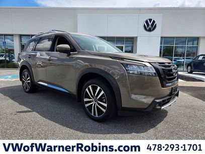 Used 2024 Nissan Pathfinder Platinum w/ Black Appearance Package