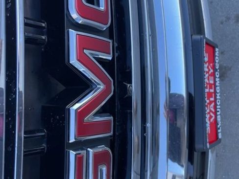 Used 2022 GMC Yukon XL SLT w/ SLT Premium Package image 25