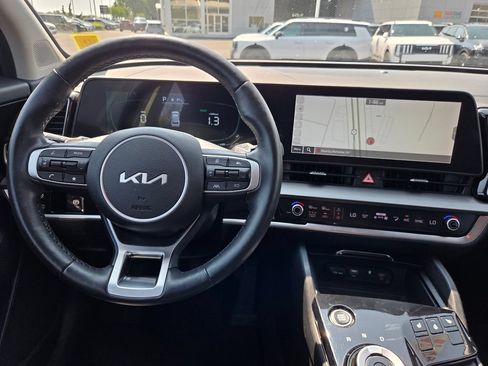 Used 2023 Kia Sportage EX AWD/4WD image 13