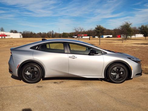 Used 2026 Toyota Prius LE image 7