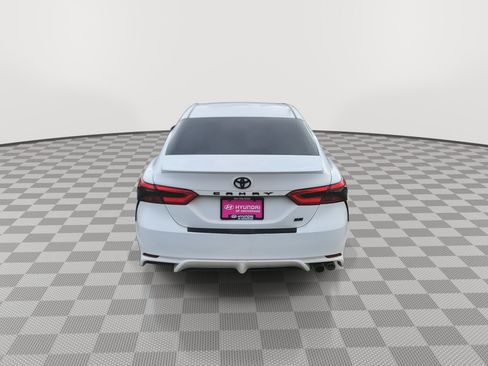 Used 2020 Toyota Camry SE image 7