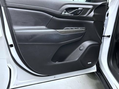 Used 2019 GMC Acadia SLT w/ Black Edition AWD/4WD image 9