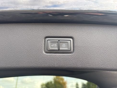 Used 2025 Audi Q7 3.0T Premium Plus image 35