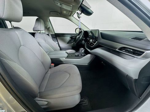 Used 2023 Toyota Highlander LE image 34