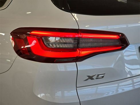 Certified 2022 BMW X5 sDrive40i w/ Premium Package image 29