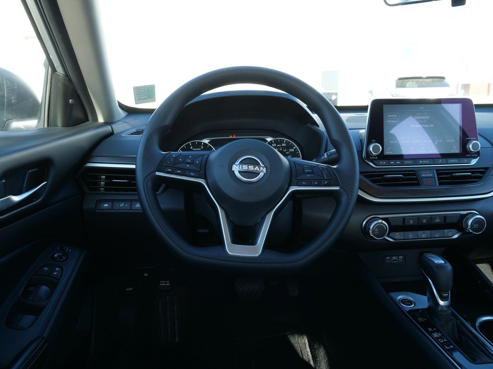 Used 2024 Nissan Altima 2.5 SV FWD image 19