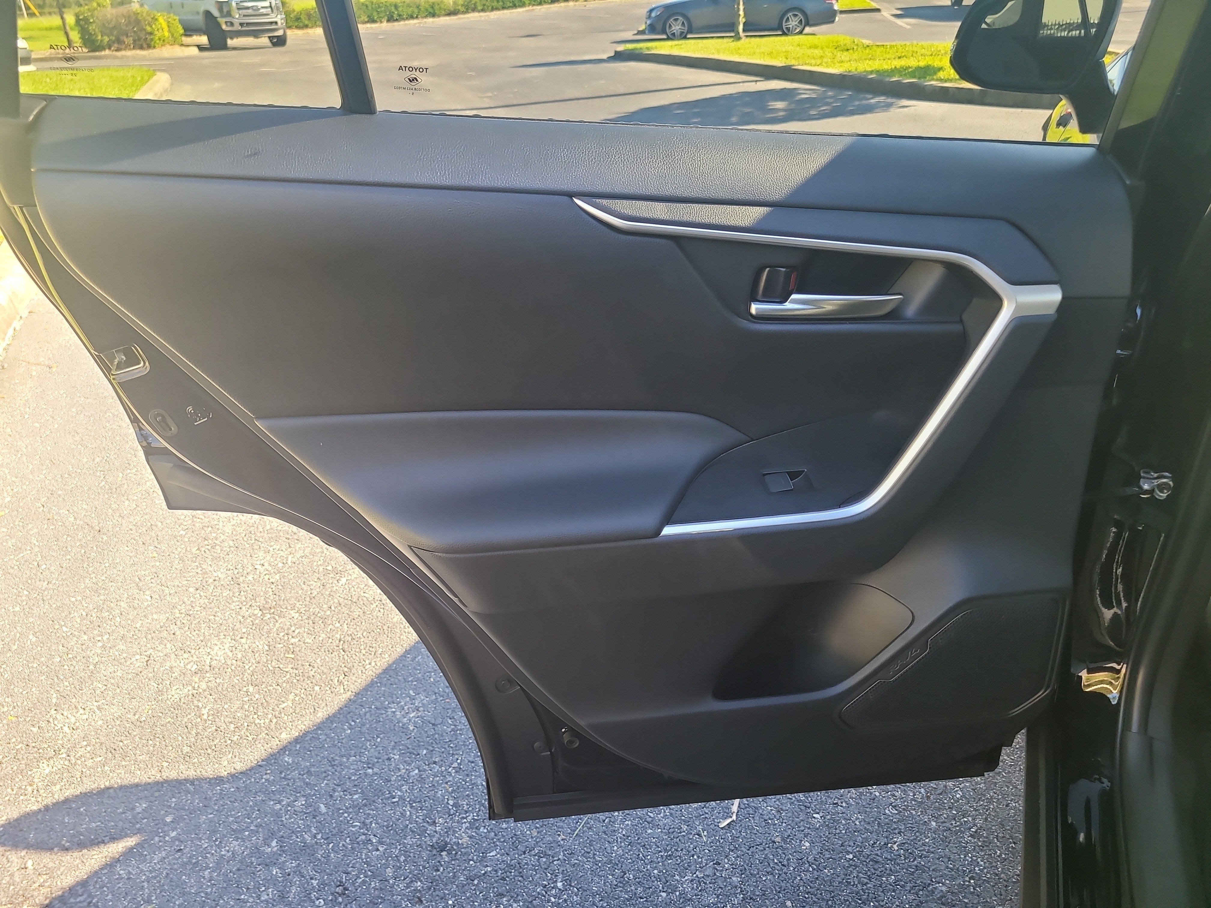 Certified 2025 Toyota RAV4 XLE w/ Convenience Package FWD image 13