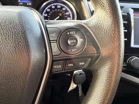 Used 2020 Toyota Camry LE image 11