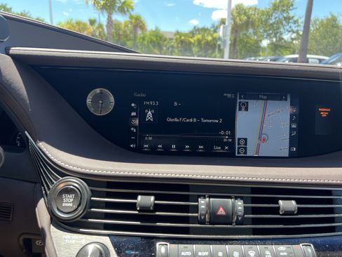 Used 2020 Lexus LS 500 w/ Accessory Package (Z2) RWD image 23