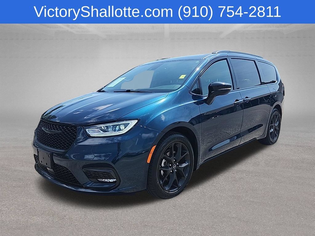 Used 2025 Chrysler Pacifica Limited FWD image 17