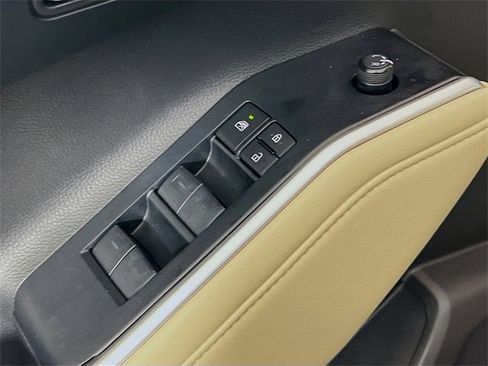 Used 2023 Toyota Highlander XLE image 17