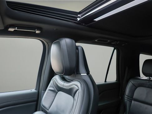 Used 2023 Lincoln Navigator Reserve image 18