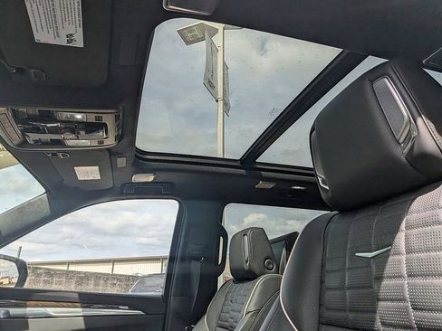 Certified 2025 Cadillac Escalade ESV Premium Luxury Platinum w/ LPO, Floor Liner Package AWD/4WD image 21