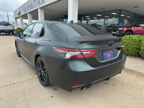 Used 2022 Toyota Camry XSE FWD image 6