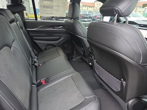 New 2026 Jeep Grand Cherokee Altitude image 11