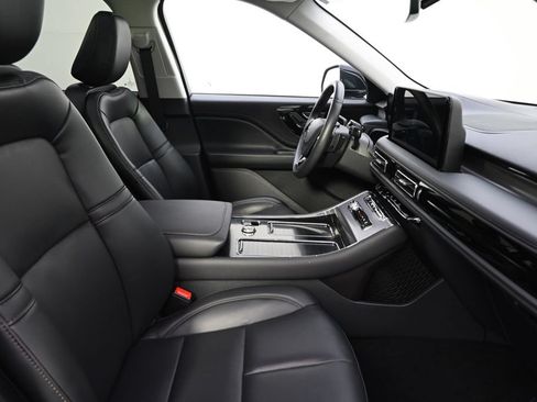 Certified 2025 Lincoln Aviator AWD image 16